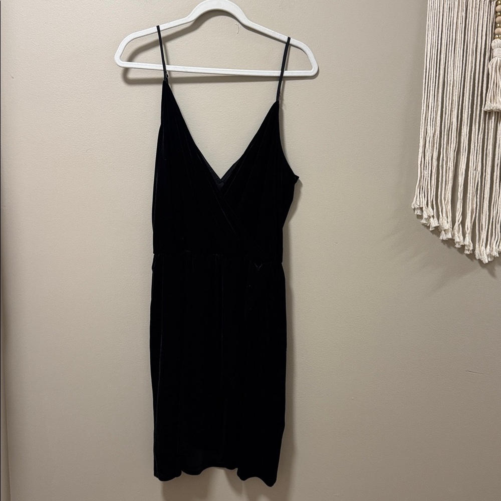 Abercrombie & Fitch Black V-Neck Velvet Dress